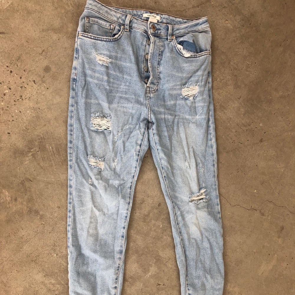 Forever 22 ripped boyfriend jeans